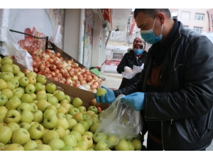 Zeytinburnu’nda Yaşlılar İçin Alışverişe Çıkıldı