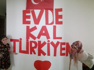 Miniklerden ’Evde Kal’ Çağrısı