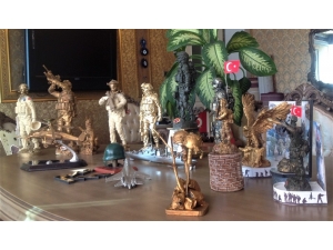 Korona Virüsü Salgını Sebebiyle Kaldığı Evinde 54 Biblo Heykel Yaptı