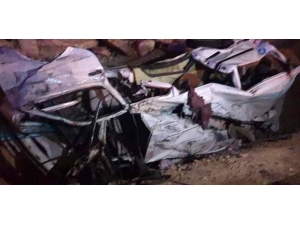 Mısır’da Nakliye Aracı Yolda Kalan Araçlara Çarptı: 15 Ölü