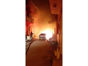 Park Halindeki Otomobil Alev Alev Yandı