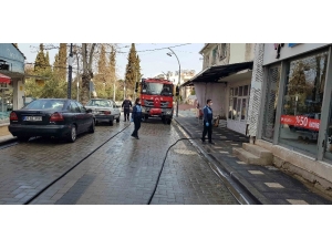 Gördes’te Dezenfekte Ve Yıkama Çalışmaları Aralıksız Devam Ediyor