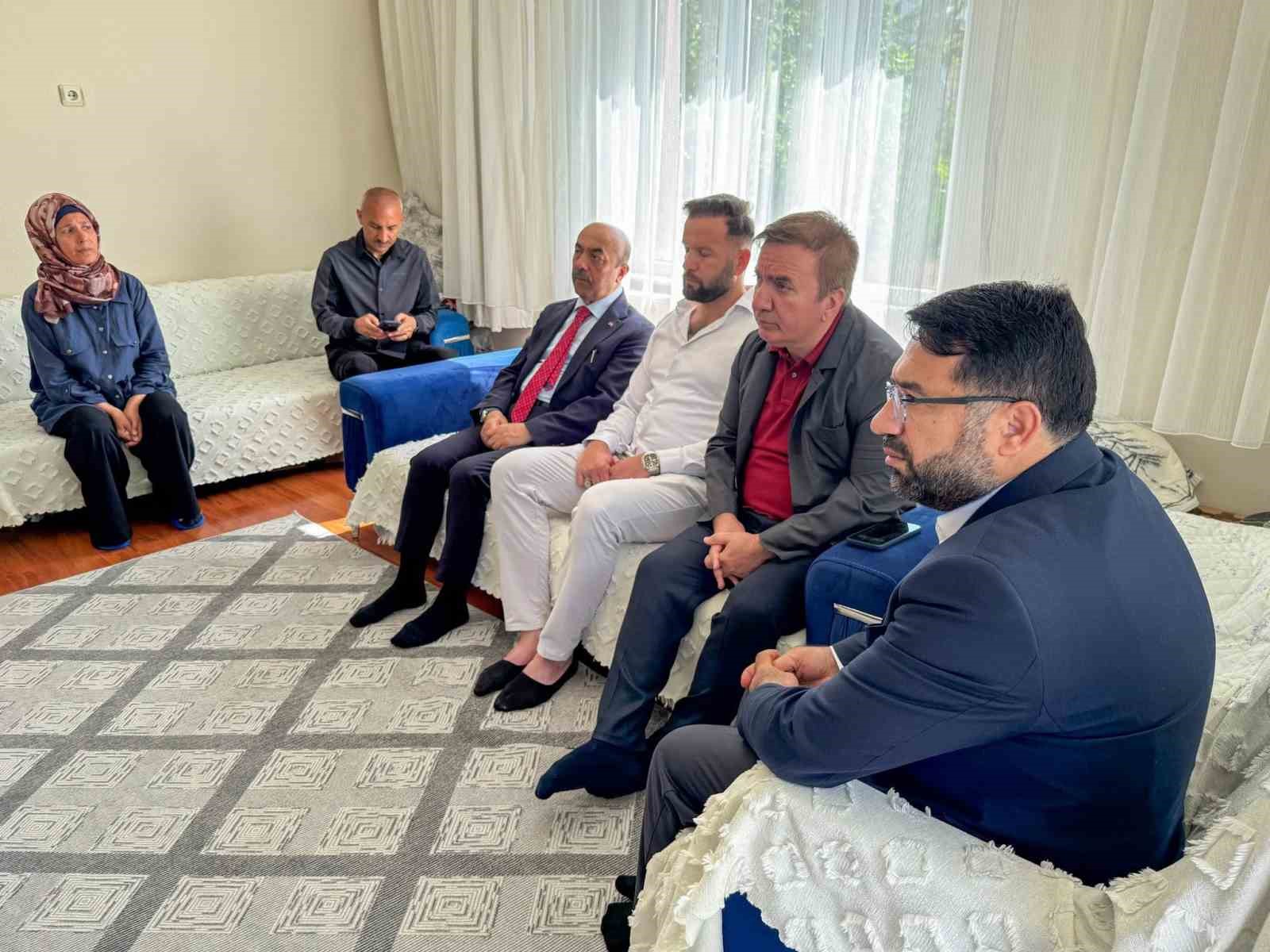vali-aydogdu-babasini-kaybeden-ogrencinin-ailesini-ziyaret-etti