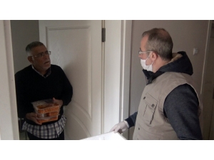 Beyoğlu Belediyesi Evden Çıkamayan Yaşlıları Unutmadı