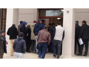 Bankalar Önünde Uzun Kuyruklar Oluşuyor