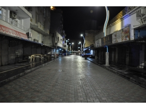 Cizre Belediyesi Temizlik Mesaisine Gece De Devam Ediyor