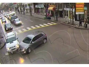 Kaza Anları Mobese Kameralarına Yansıdı