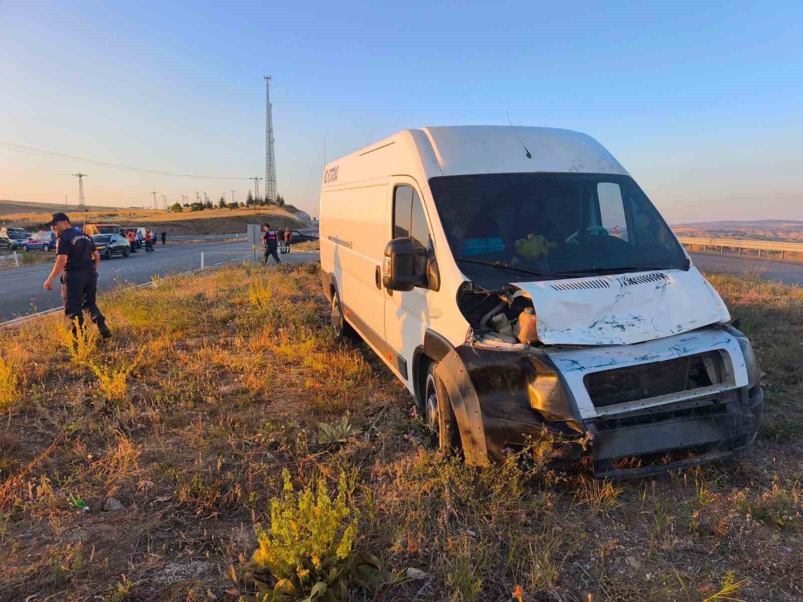 yozgat-ta-otomobil-ile-minibus-carpisti-2-kisi-hayatini-kaybetti