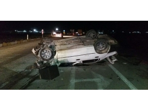 Kamyona Çarpan Otomobil Takla Attı: 2 Yaralı