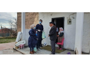 Ahlat’ta Yaşlı Vatandaşların Yardımına Koşuluyor