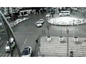 Afyonkarahisar’daki Kavşaklarda Meydana Gelen Kazalar Mobese Kameralarına Yansıdı