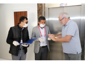 65 Yaş Üstü Alman Çiftin Alışverişini Alanya Belediyesi Yaptı