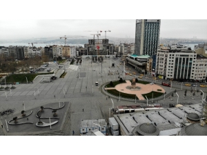 Korona Virüs Salgını Nedeniyle Taksim Ve İstiklal Caddesi Boş Kaldı