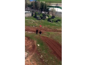 Sokağa Çıkma Yasağını Dinlemedi, Uçurtma Uçurdu