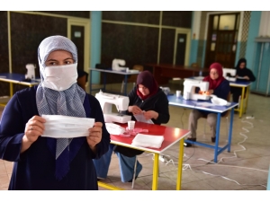 Kepez’in Kadınlarından Gönüllü Maske Üretimi
