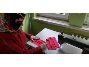 Rengarenk Üretilen Maskeler Çaykara’da Vatandaşa Ücretsiz Olarak Dağıtılacak