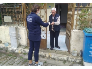 Kartepe Belediyesi, Yaşlıların İhtiyaçlarını Karşılıyor