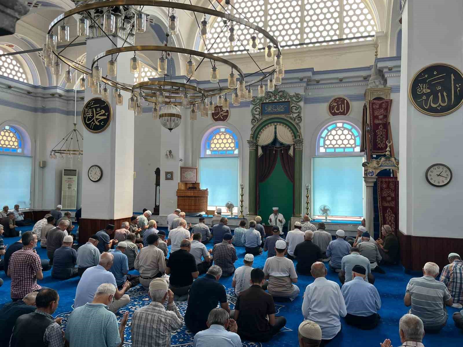 burhaniye-kocacamide-mevlid-kandili-programi-duzenlendi