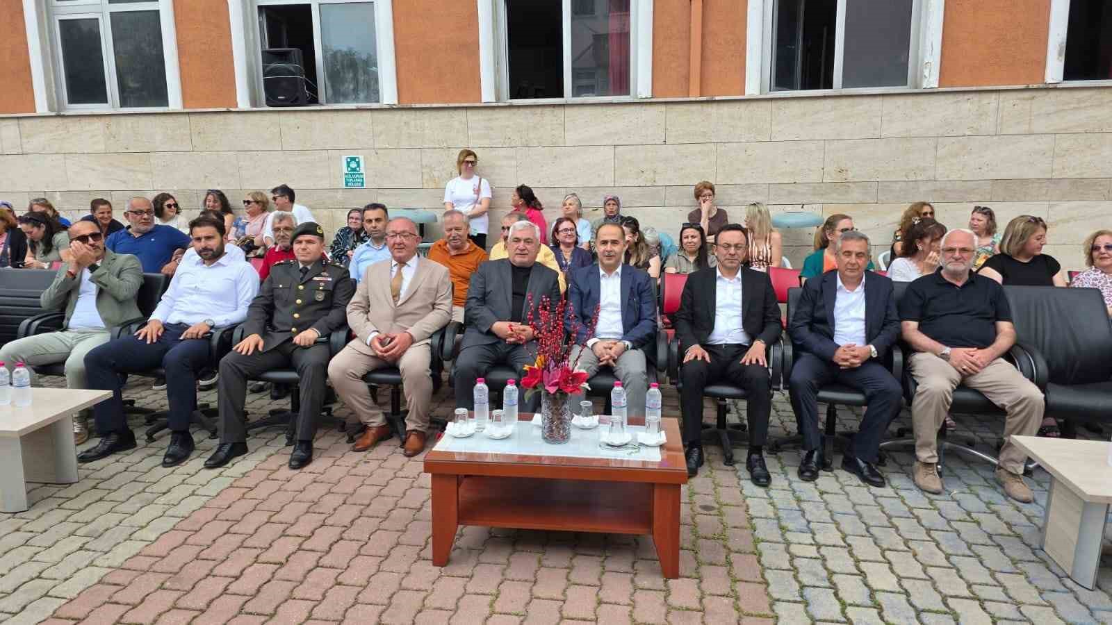 bandirma-da-hayat-boyu-ogrenme-senligi-ve-yilsonu-sergisi-acildi