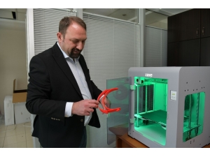 Sağlık Çalışanları İçin 3d Yazıcıdan Yüz Siperliği Üretimi