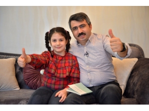 Başkan Yılmaz, Evde Kitap Okudu, Kızıyla Ders Çalıştı
