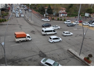 Batman’da Trafik Işıklarından ‘Evde Kal’ Çağrısı