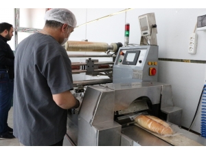 Ekmekler El Değmeden Vatandaşlara Ulaşıyor