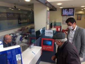 Efe-masa Yaşlı Ve Hastalara Verdiği Destekle Takdir Topluyor