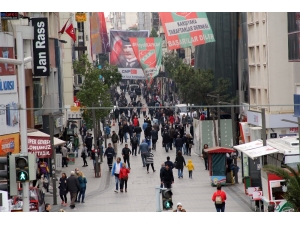 Evde Kalın Çağrılarına Rağmen İzmir’deki Yoğunluk Göze Çarptı