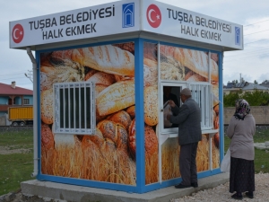 Vanlılar Zam Fırsatçılığı Yapan Fırıncılar Yerine Halk Ekmek İstiyor