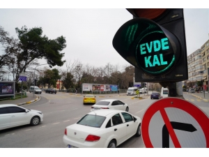 Balıkesir Trafik Işıklarında ’Evde Kal’ Çağrısı