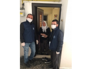 Maaşı Evine Teslim Edilen Yaşlı Kadın: “Oğlum Bunun İçinden Harçlık Alın”