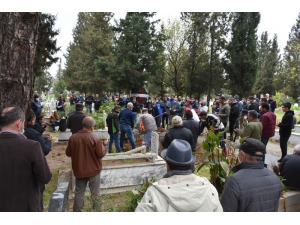 Tekne İle Çıktıkları Denizde Kaybolup Hayatlarını Kaybeden Arkadaşlar Toprağa Verildi