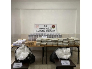 Yüksekova’da 177 Kilo Eroin İle 10 Bin Adet Tıbbi Maske Ele Geçirildi