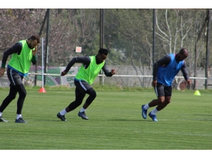 Onazi’den Anlamlı ’Tek Kişilik Tavla’ Mesajı