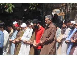 Pakistan Camilerde Cemaatle Kılınan Namazları Yasakladı