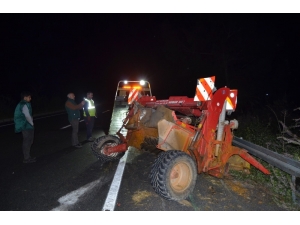 Söke’de Tır Traktöre Çarptı; 1 Yaralı