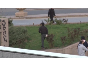 Başkent’te Liselilerden Taşlı Sopalı Laf Atma Kavgası