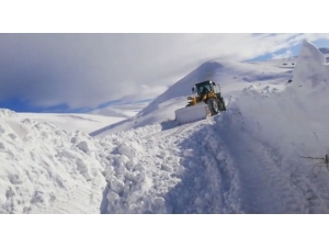 Yılın 6 Ayı Kapalı Olan Karayolunu Açma Çalışmaları Devam Ediyor