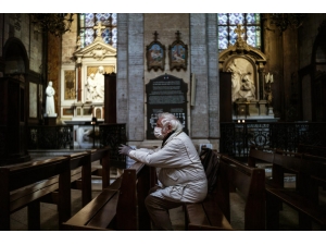 Fransa’da Korona Virüsü Nedeniyle Ölü Sayısı Bin 696’ya Ulaştı