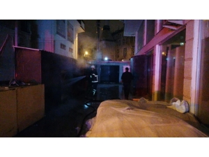 İş Yerinde Çıkan Yangın Paniğe Neden Oldu