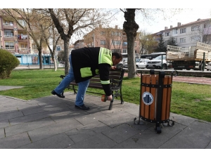 Altındağ’da Parklardaki Banklar Kaldırıldı