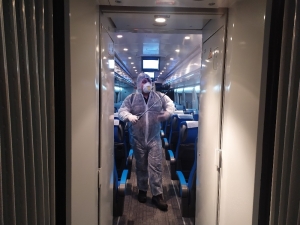 Yüksek Hızlı Tren Titizlikle Dezenfekte Ediliyor