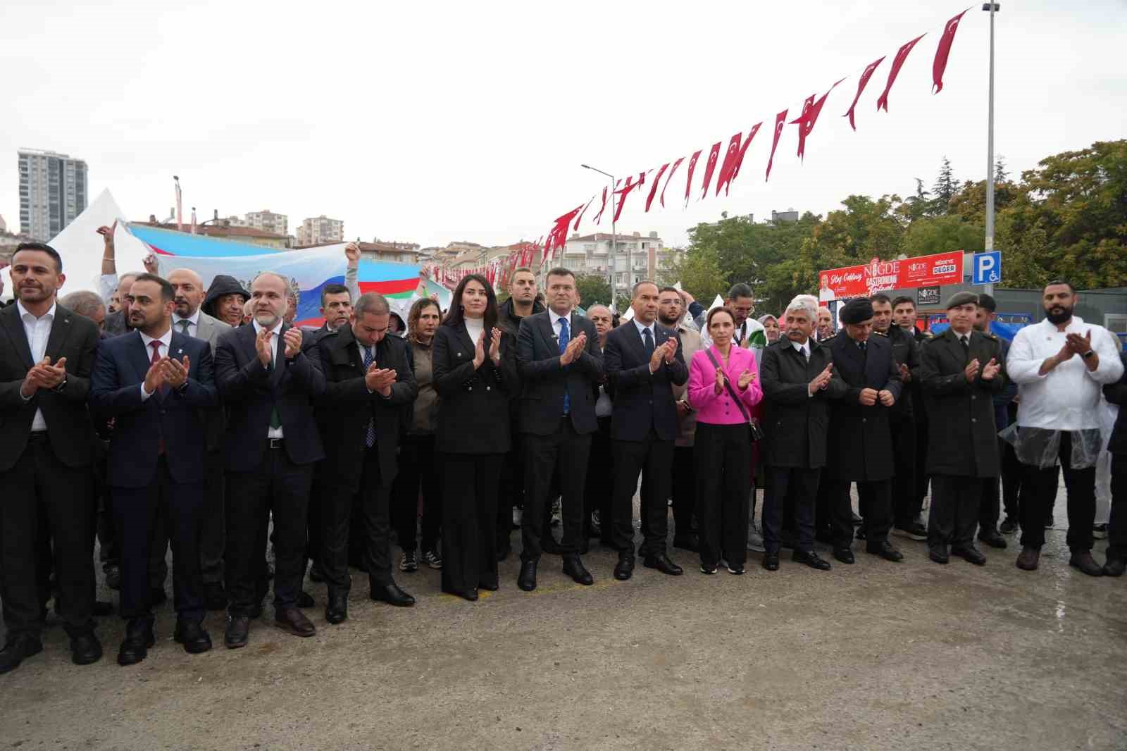 nigde-de-6-gastronomi-festivali-kortej-yuruyusuyle-basladi