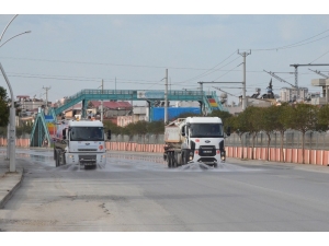 Tarsus’ta Caddeler Dezenfekte Ediliyor