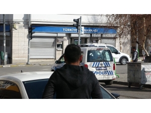 Polis Ekipleri Anons Yapmaya Başladı: "Evde Kalın"