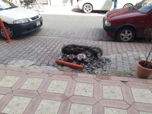 Otomobilini Park Edemeyen Avukat Belediyenin Dubalarını Kesti