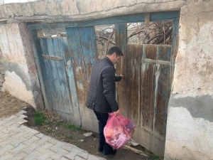 Tuzluca Belediyesi’nden Yaşlı Ve İhtiyaç Sahibi Kişilere Gıda Yardımı