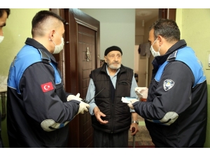 Akdeniz Zabıtası Yaşlıların Hizmetinde