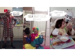 Korona Virüs Nedeniyle Tiyatrocular Oyunlarını Evde Gerçekleştirdiler